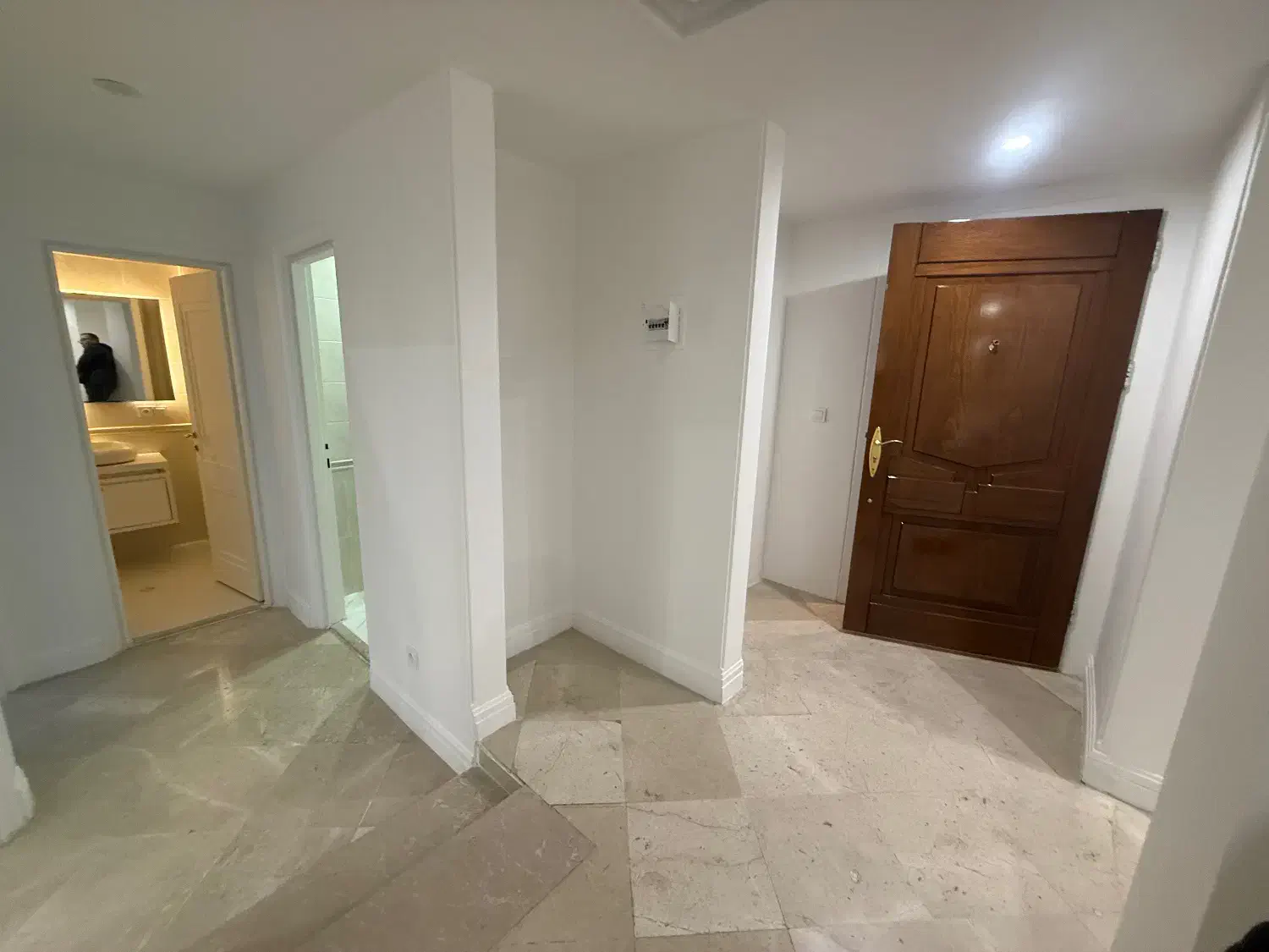 نیاوران،مرجان،۱۰۰ متر ۲ خواب