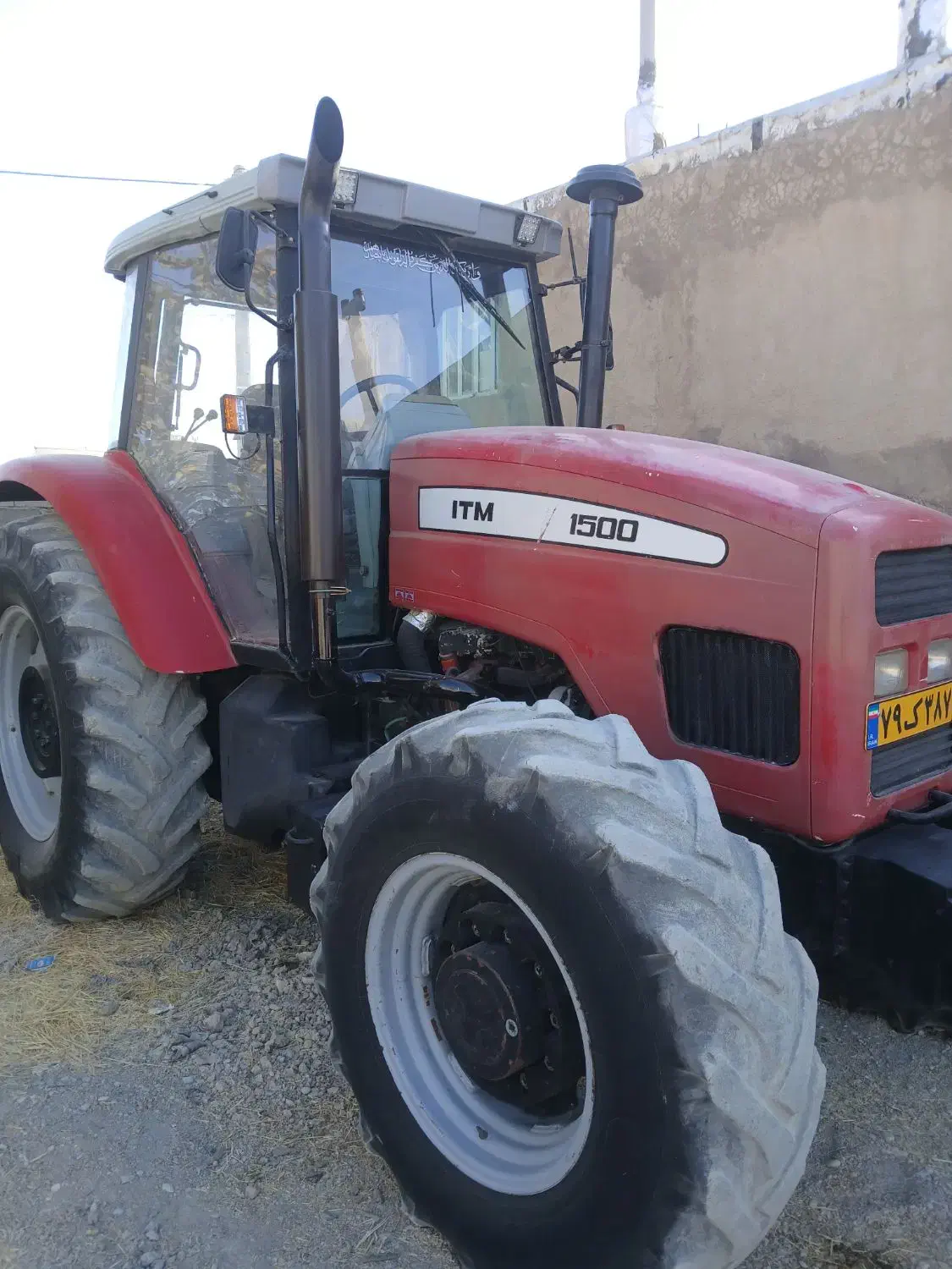 فروش تراکتور ۱۵۰۰ بسیار تمیز|ماشینآلات صنعتی|شیراز, حومه شیراز|دیوار