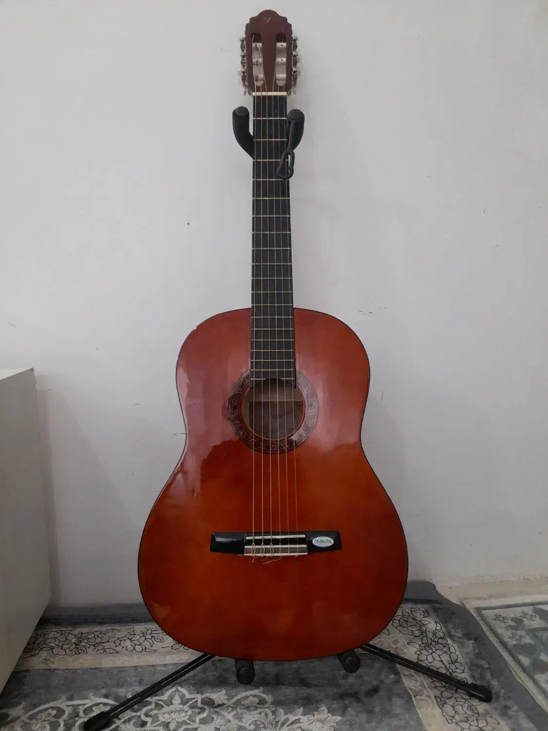 گیتار والنسیا با تایید استاد قیمت ۶ میلیون|گیتار، بیس، امپلیفایر|گلبهار, شهر جدید گلبهار|دیوار