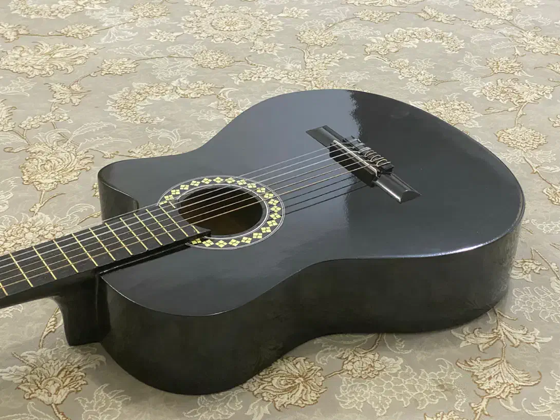 گیتار ۶ تار اصل اورجینال|گیتار، بیس، امپلیفایر|بوکان, |دیوار