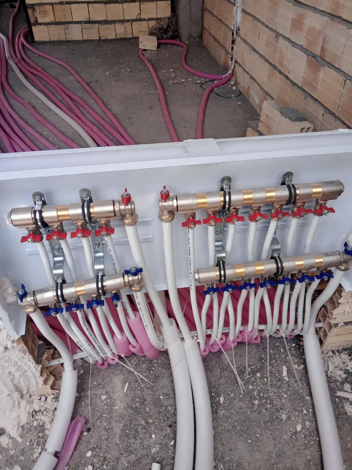 انجام لوله کشی تاسیسات ساختمانی|خدمات پیشه و مهارت|کرمانشاه, |دیوار