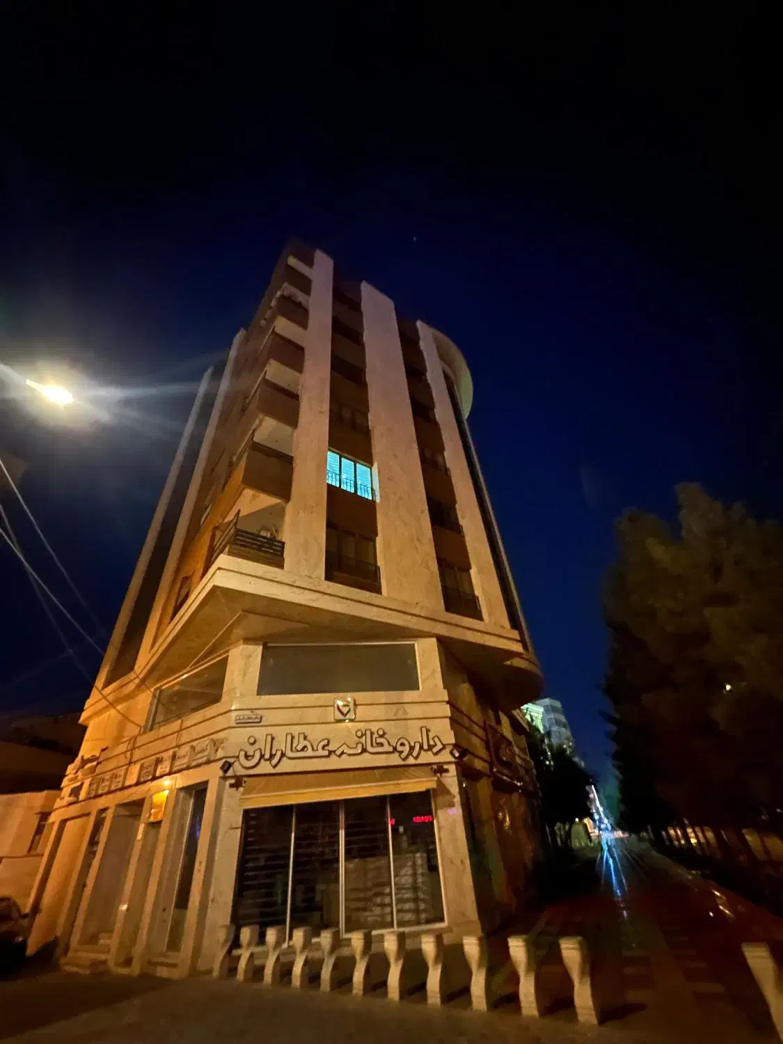 آپارتمان تجاری ۷۰ متری در بلوار جمهوری میدان سپاه|فروش دفتر کار، اتاق اداری، مطب|قم, بکایی|دیوار