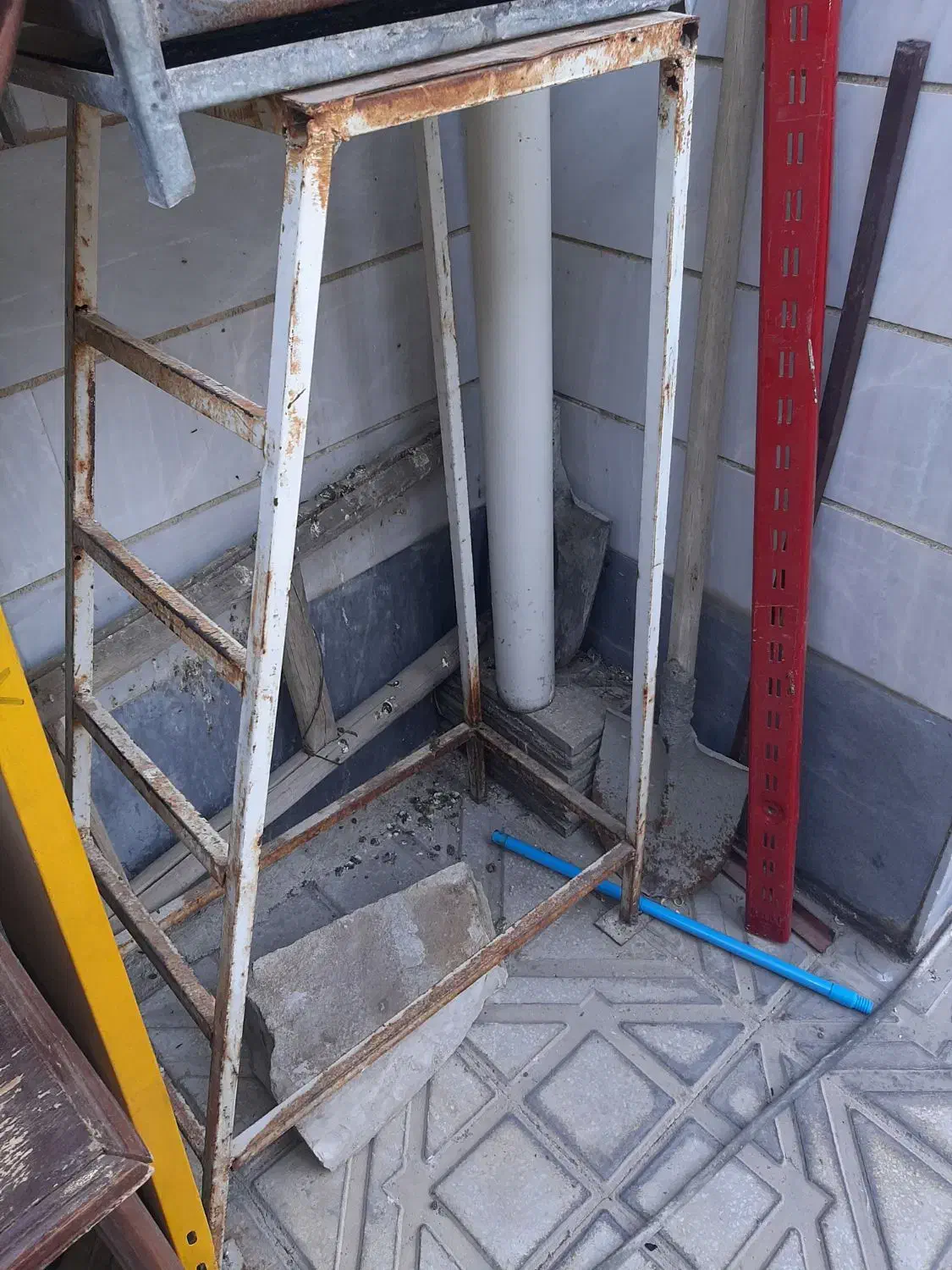 فرغون و چهار پایه و بشکه یک عدد|ابزارآلات|کرمانشاه, |دیوار