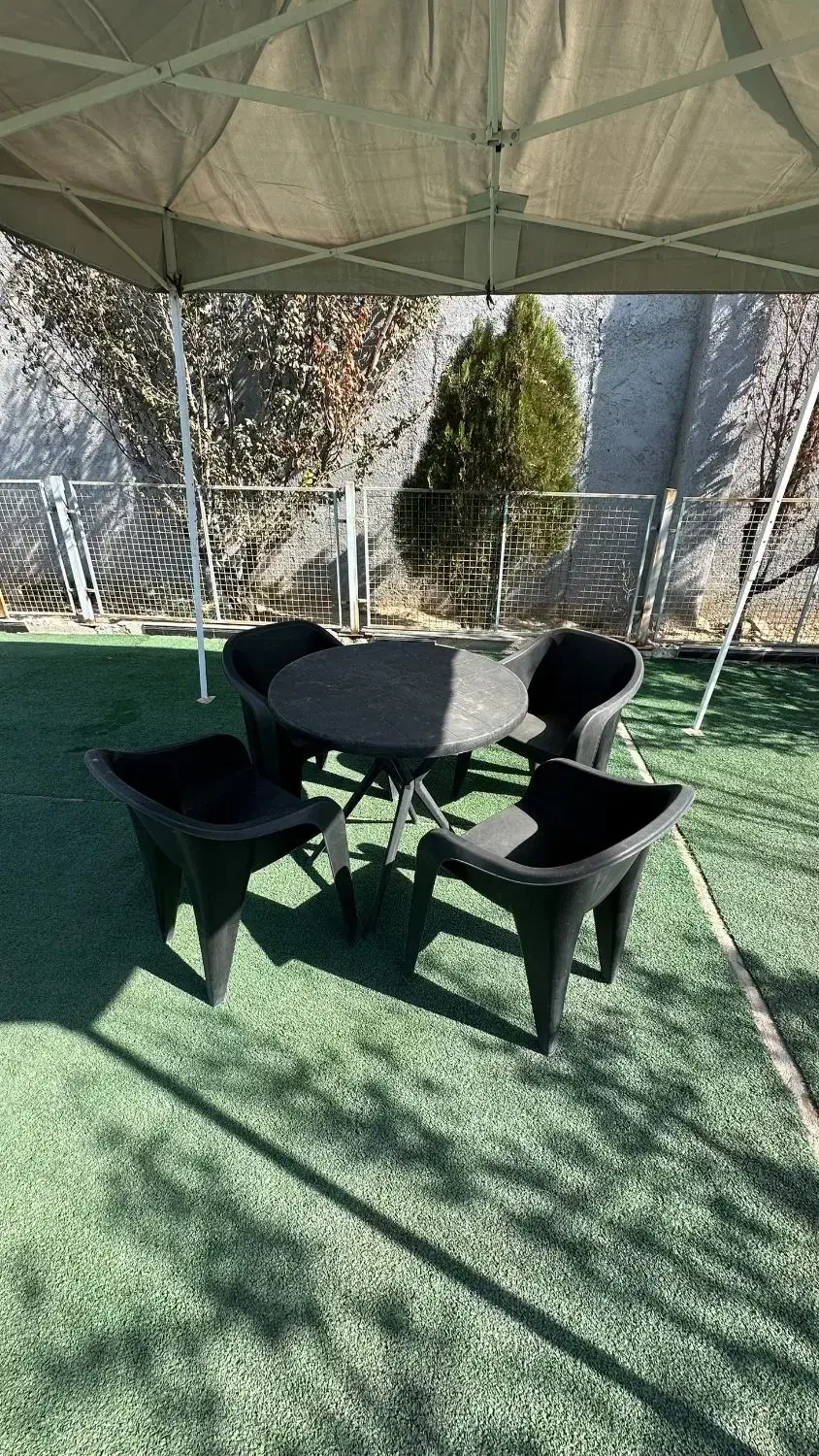 میز و صندلی و سایه بان|صندلی و نیمکت|شهریار, کردزار|دیوار