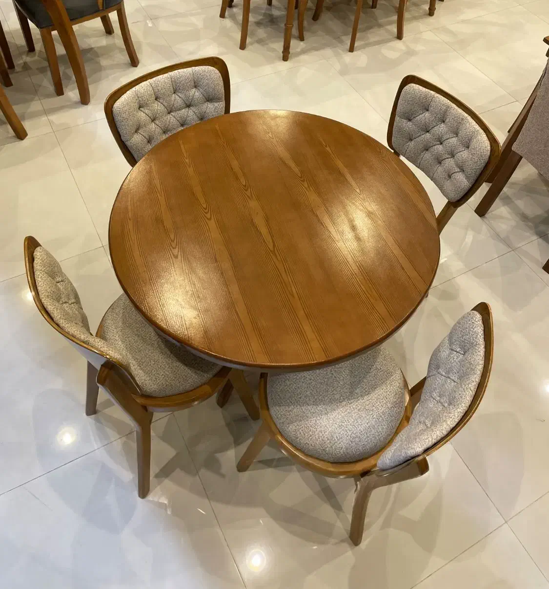 میز ناهارخوری هلیا گالری سرو|میز و صندلی غذاخوری|مشهد, گرجی علیا|دیوار