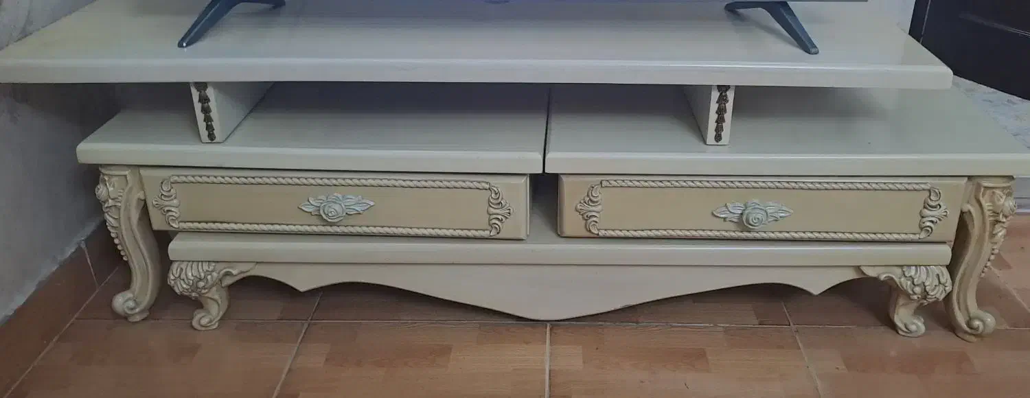 میزتلوزیون وامکان بزرگ کوچیک شدن وتغییر حالت داره|میز تلویزیون|رشت, معلم|دیوار