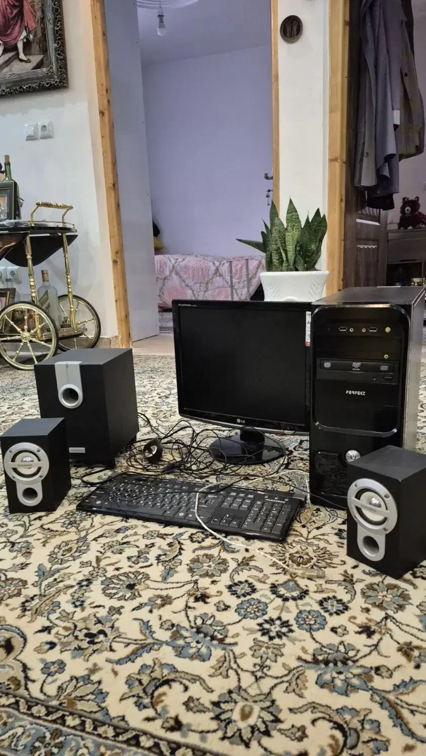 کامپیوتر|رایانه رومیزی|رشت, خواهر امام|دیوار