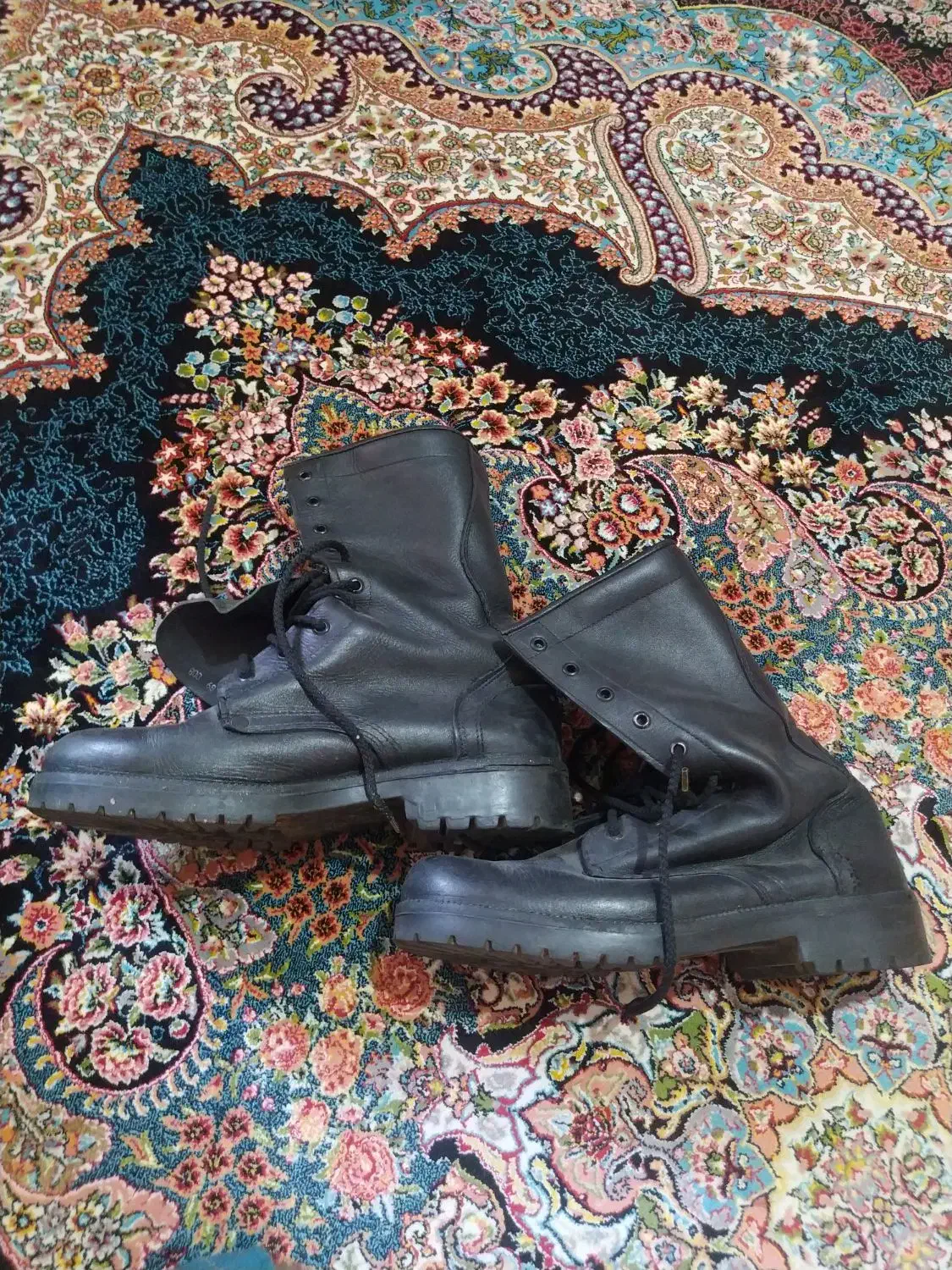 پوتین سربازی|کیف، کفش، کمربند|قدس, شهر‌قدس|دیوار