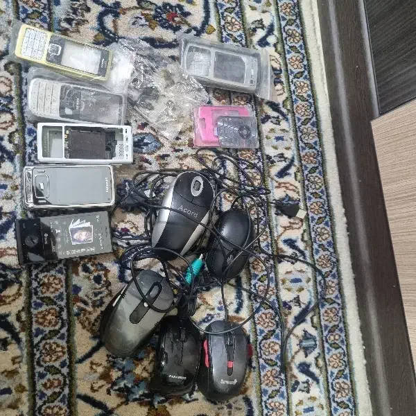 قاب گوشی قدیمی|قطعات و لوازم جانبی رایانه|اصفهان, شهرستان|دیوار