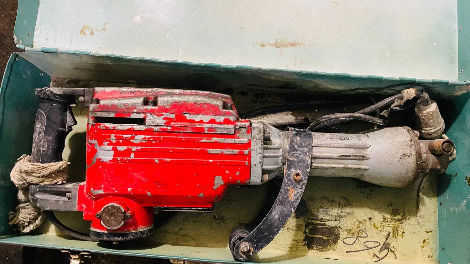 هلتی پیکور|ابزارآلات|قائن, |دیوار