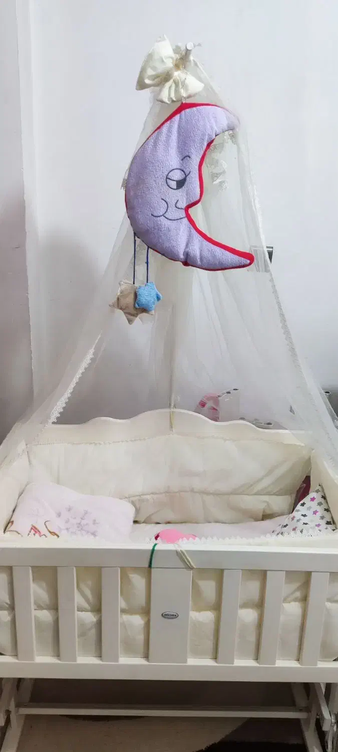 گهواره|تخت و صندلی بچه|فولادشهر, مسکن مهر فولادشهر|دیوار