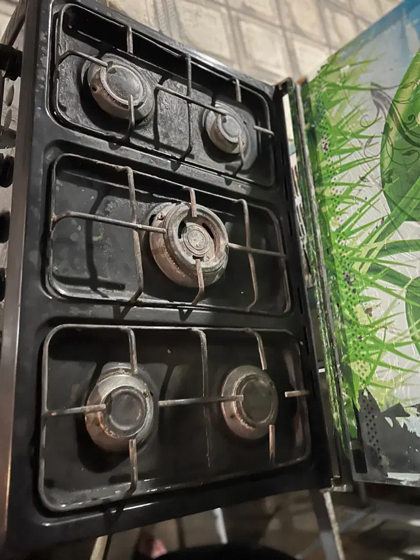 مبل ۷نفره و گاز پنج شعله|مبلمان خانگی و میز عسلی|کوه چنار, |دیوار