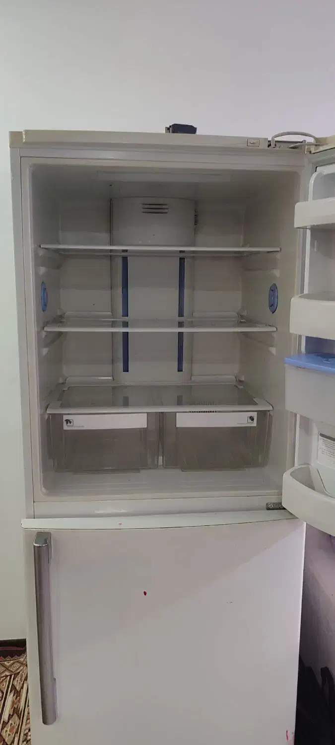 فروش یک دستگاه یخچال|یخچال و فریزر|زرقان, |دیوار