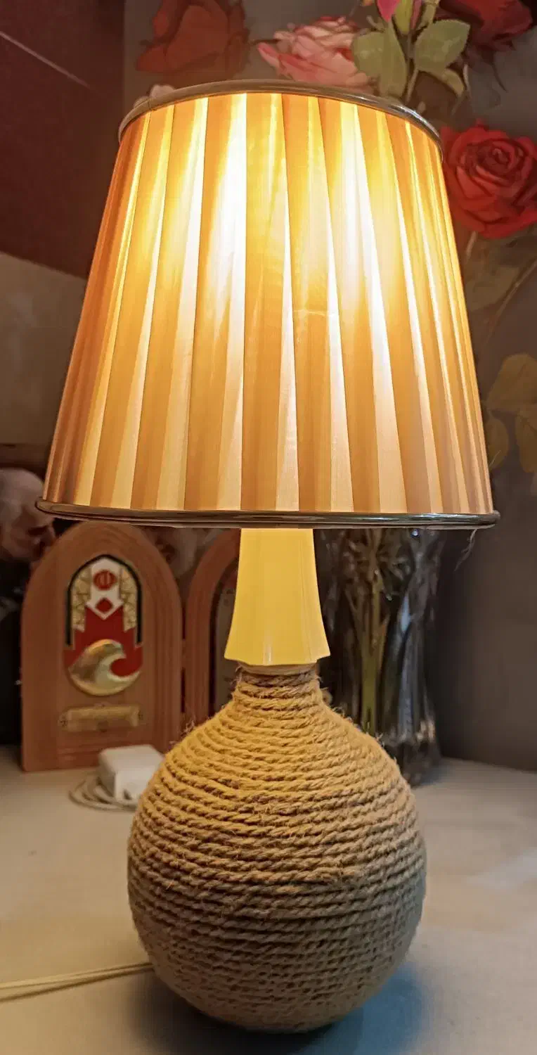 چراغ خواب|چراغ خواب و آباژور|میانه, |دیوار