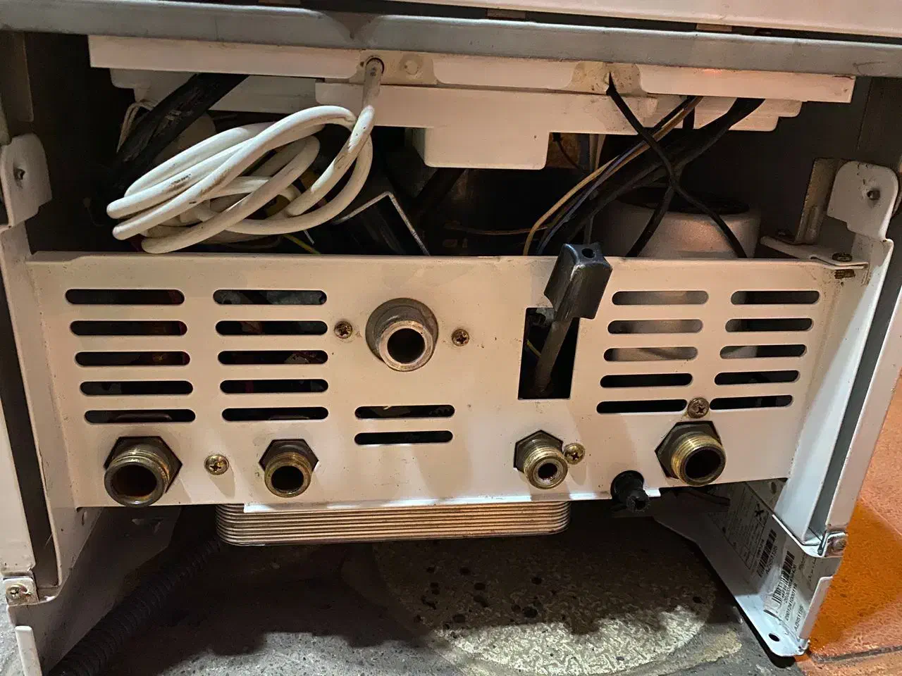 پکیج بوتان|آبگرمکن، پکیج، شوفاژ|بندر انزلی, جهانگانی|دیوار