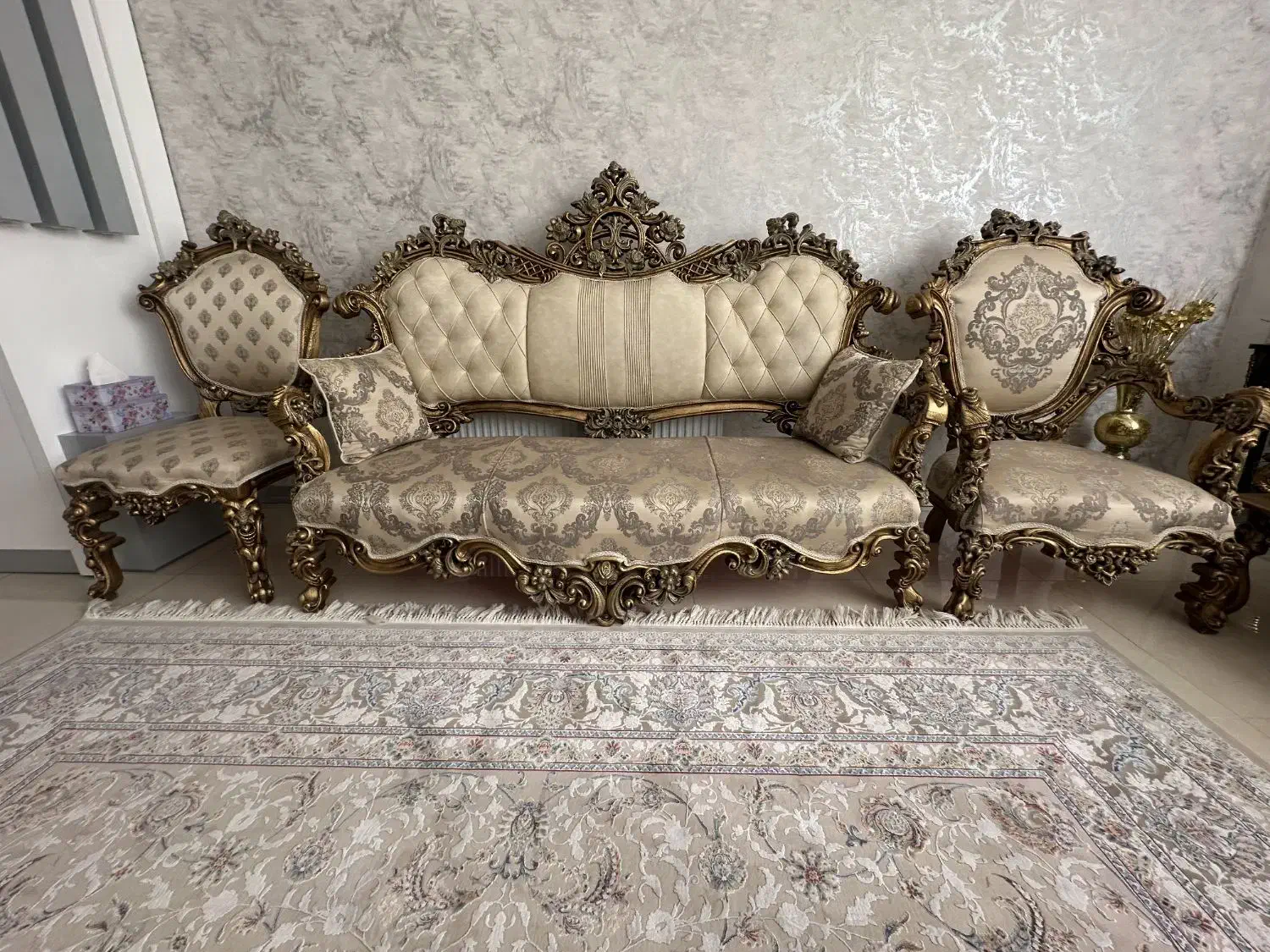 مبل ۹نفره سلطنتی|مبلمان خانگی و میز عسلی|شاهینشهر, شهرک میلاد|دیوار