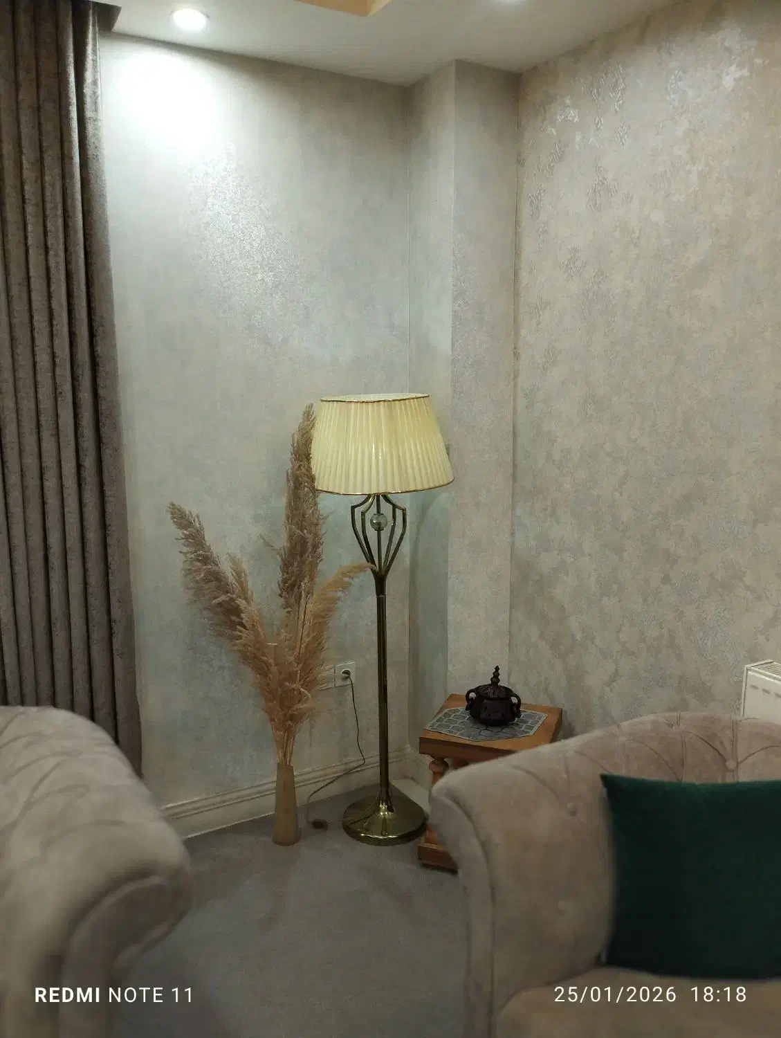 آباژور پایه استیل طلایی|چراغ خواب و آباژور|آزادشهر, |دیوار