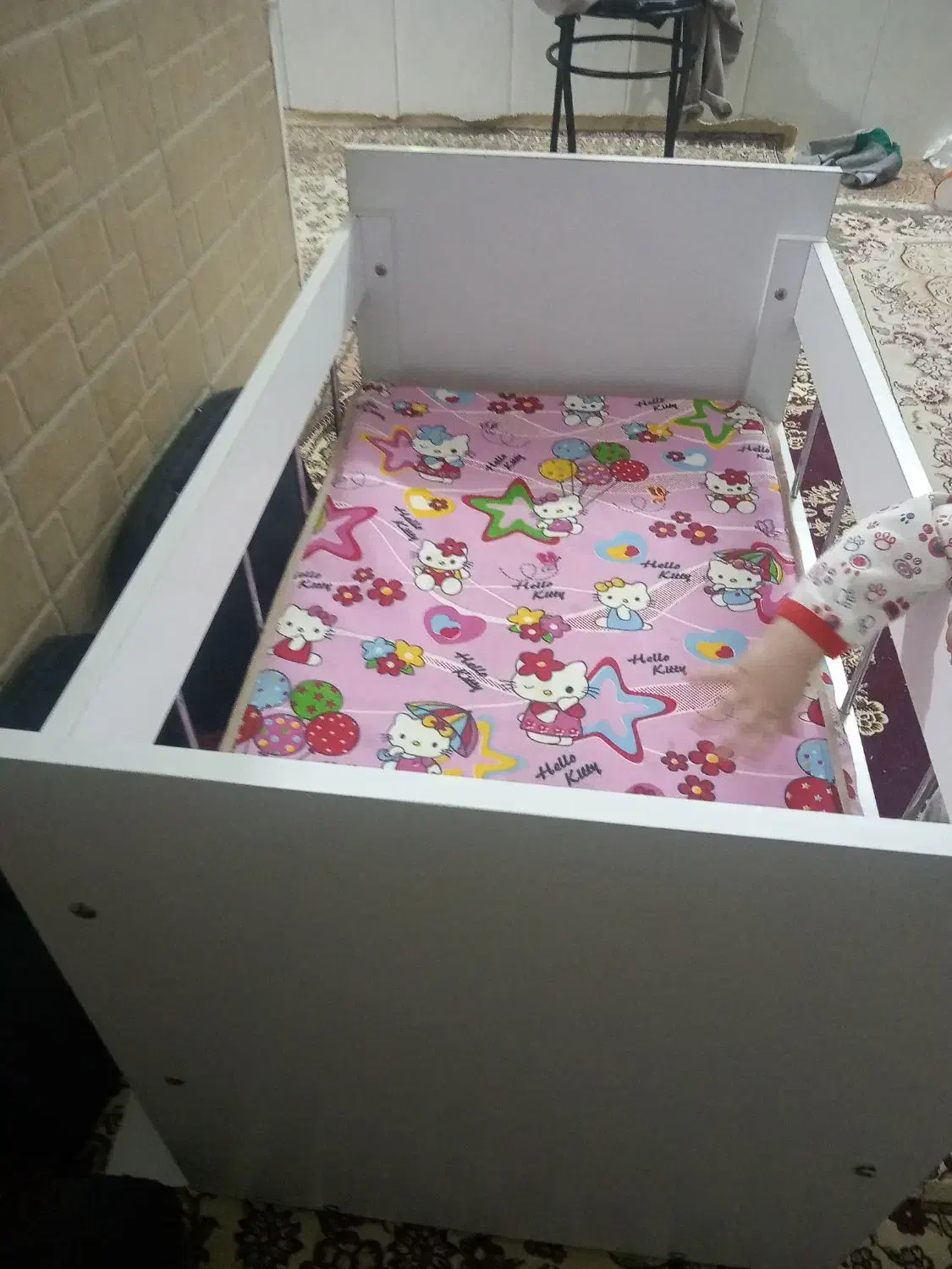 تخت خواب گهوارهای|تخت و صندلی بچه|قم, حاج خلیل|دیوار