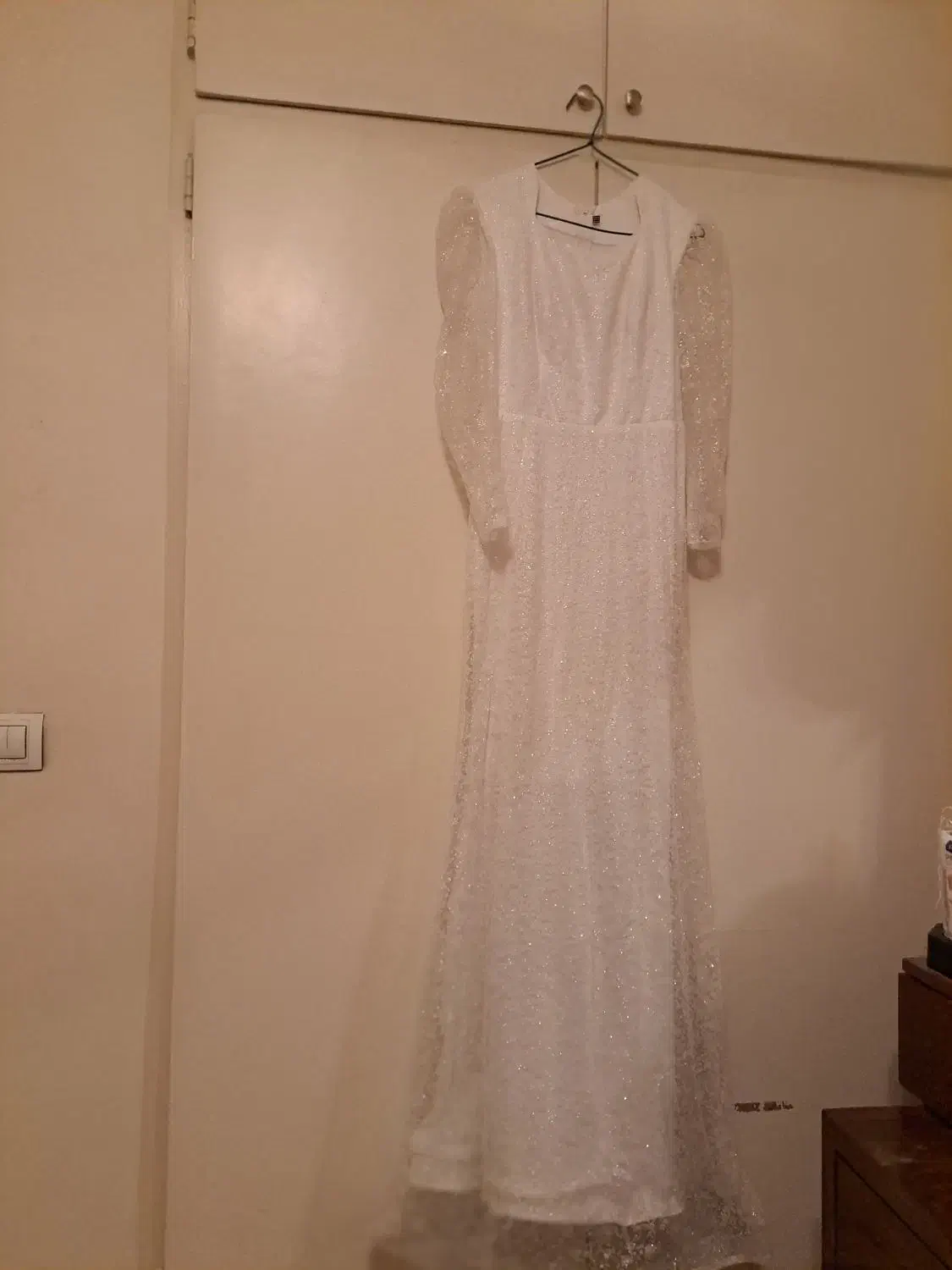 لباس سفید بلند ساده مناسب عقد و نامزدی|لباس|تهران, شهرآرا|دیوار