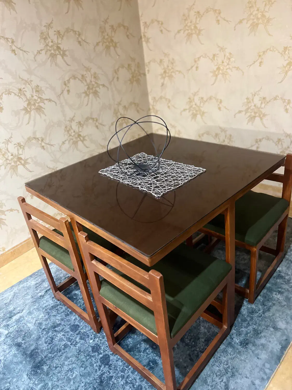 غذا خوری ۴نفری کم جا مربع|میز و صندلی غذاخوری|لنگرود, |دیوار