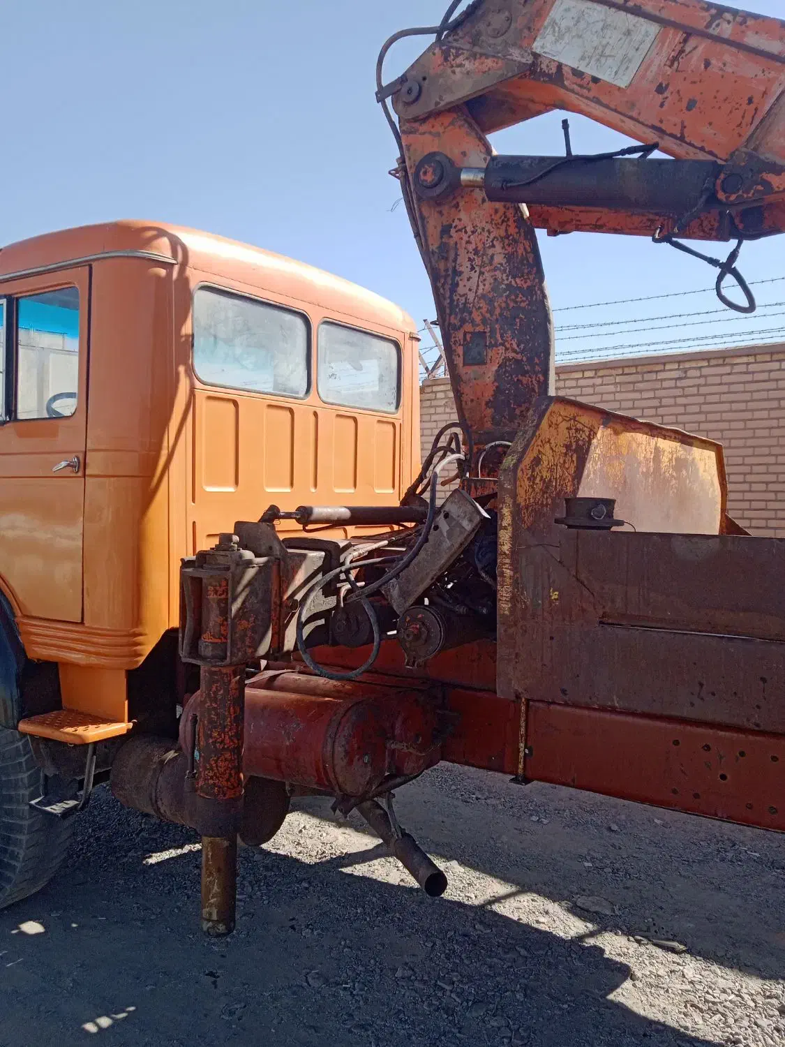 بنزتک جرثقیل|خودرو سنگین|اصفهان, نقش جهان|دیوار