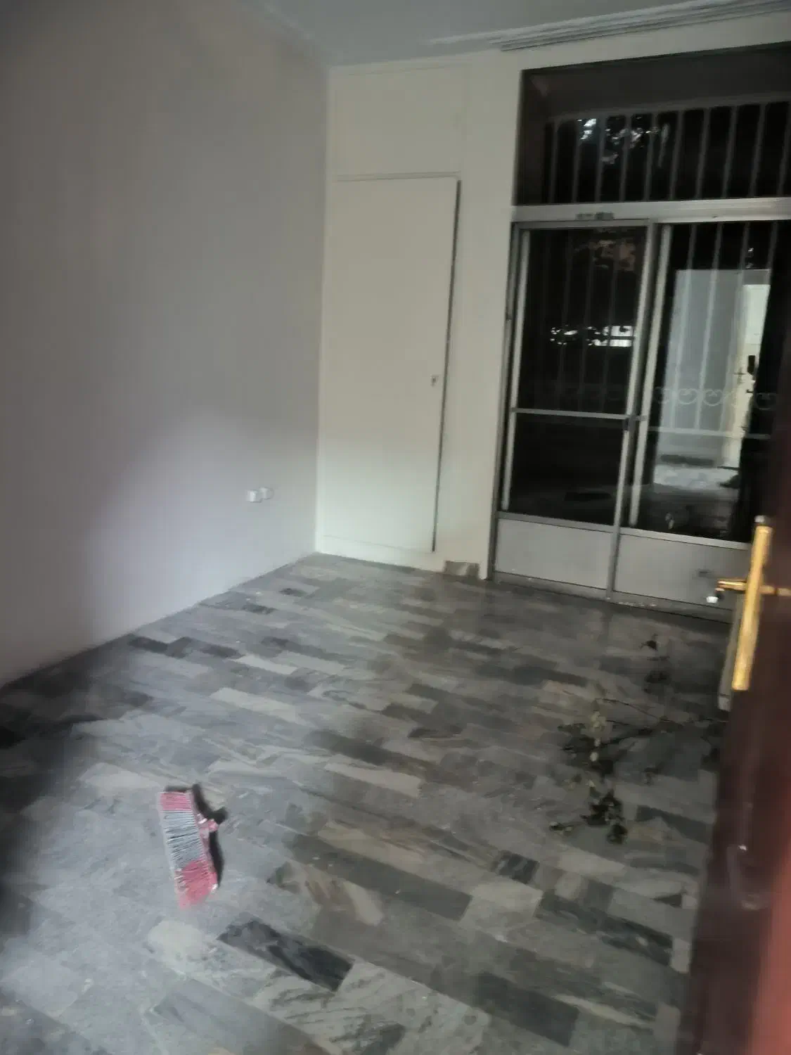 آپارتمان فلکه اول ۱۰۰ متر دو خواب طبقه اول