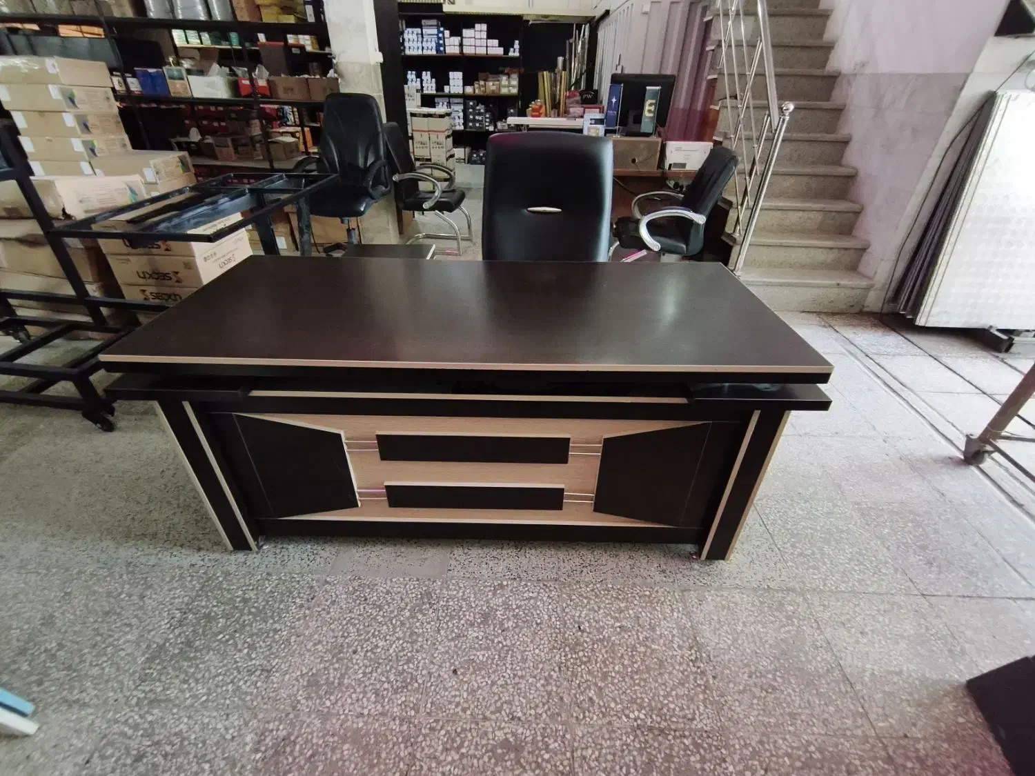 میز و صندلی اداری در حد|دفتر کار|یزد, |دیوار