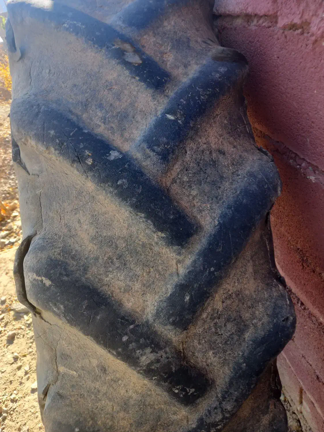 یک جفت لاستیک تراکتور رومانی با یک تیوپ|قطعات یدکی و لوازم جانبی|ارژن, |دیوار