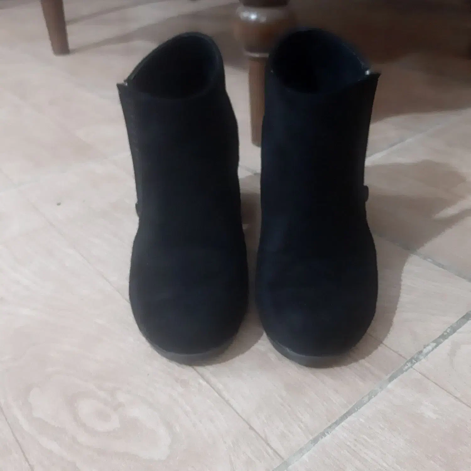 کفش|کیف، کفش، کمربند|مشهد, شهید جنگی|دیوار