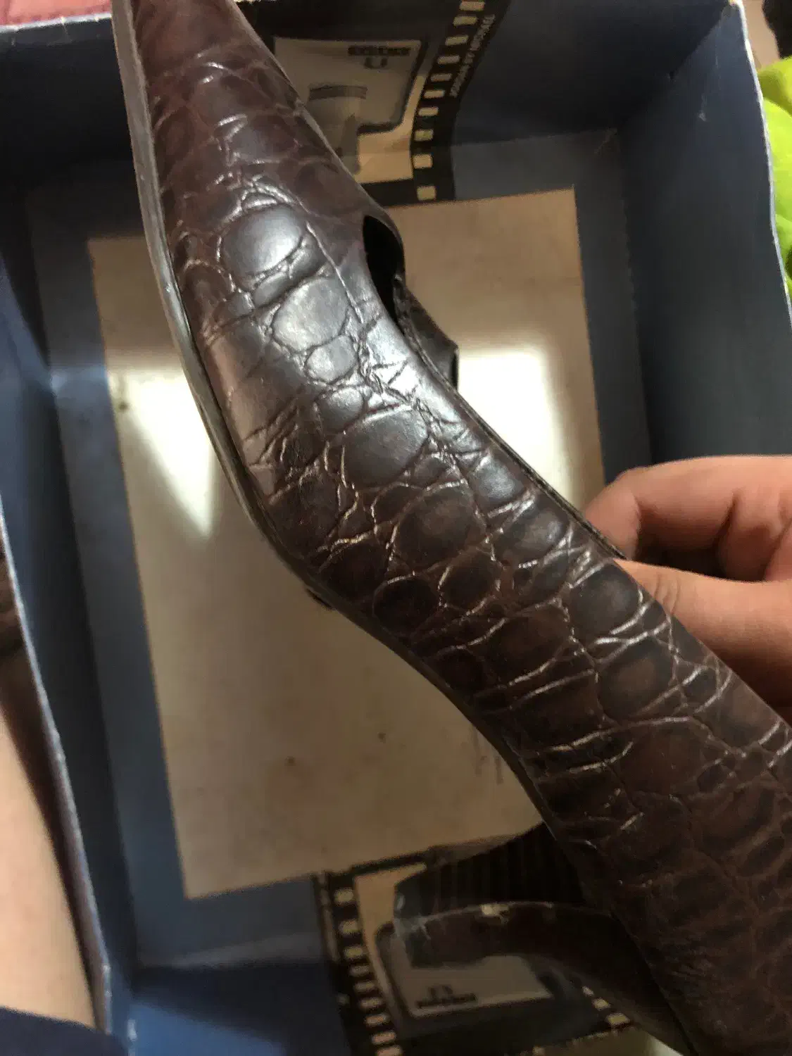 کفش پاشنه بلند|کیف، کفش، کمربند|رشت, معلم|دیوار