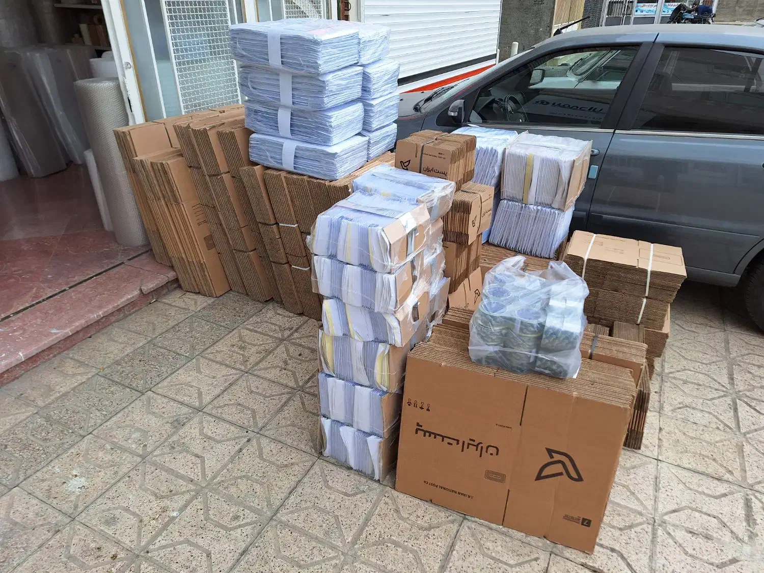 کارتن پستی، پاکت حبابدار لمینه (نایلون) مشکی، لیبل|عمدهفروشی|مشهد, وکیلآباد|دیوار