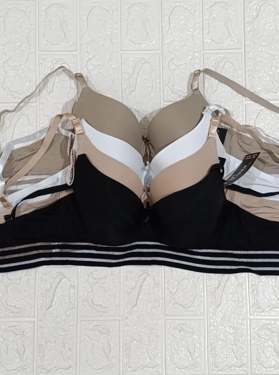 لباس زیرِ آنیل|لباس|شادگان, |دیوار