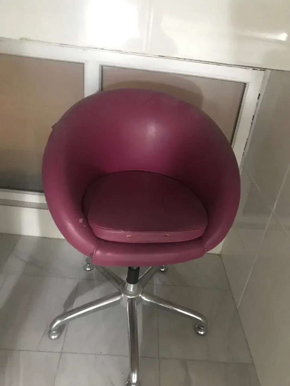 صندلی گردان|آرایشگاه و سالن‌های زیبایی|کرمانشاه, |دیوار