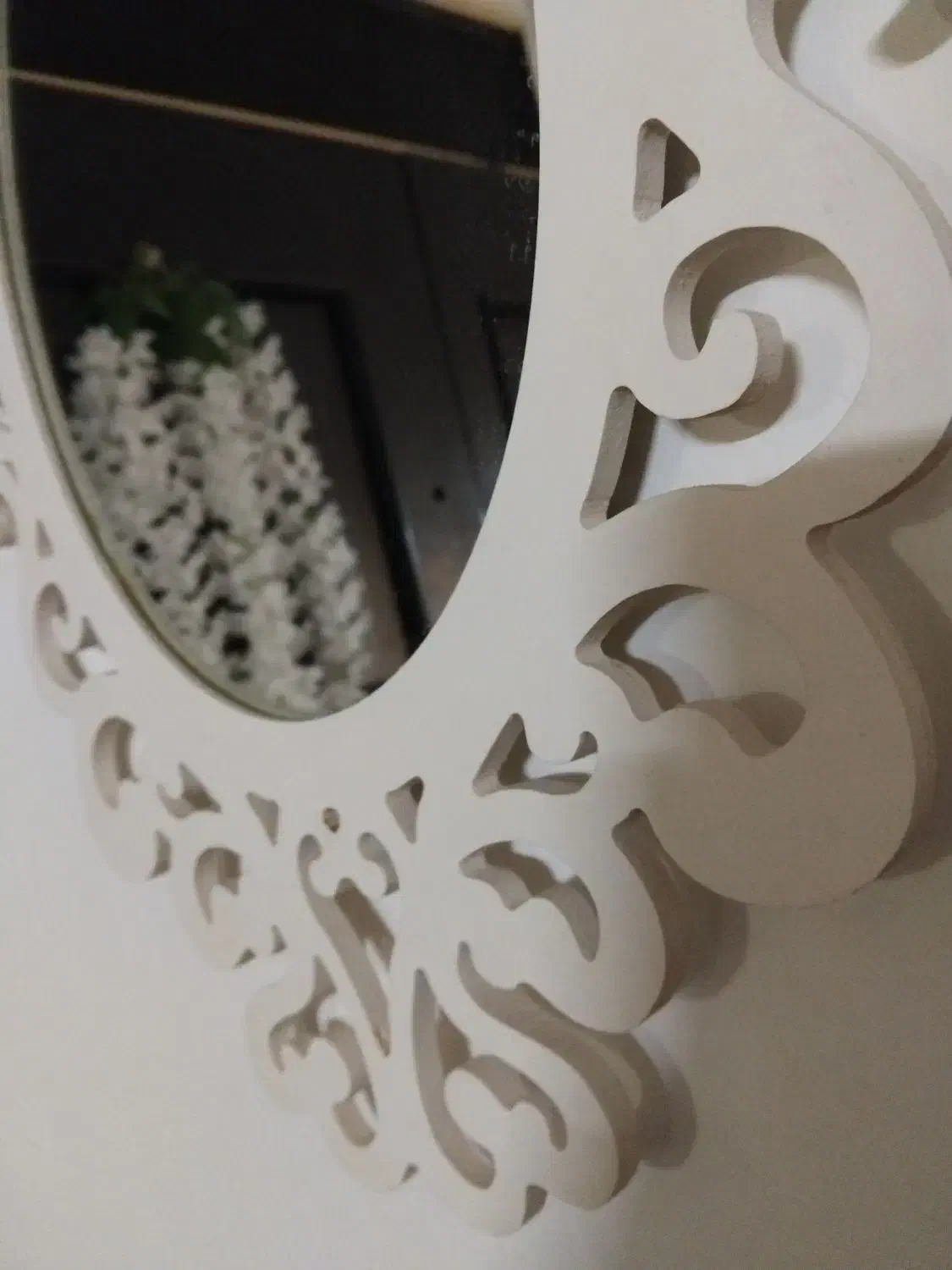 آینه کاملاً نو|آینه|فردیس, فردیس|دیوار