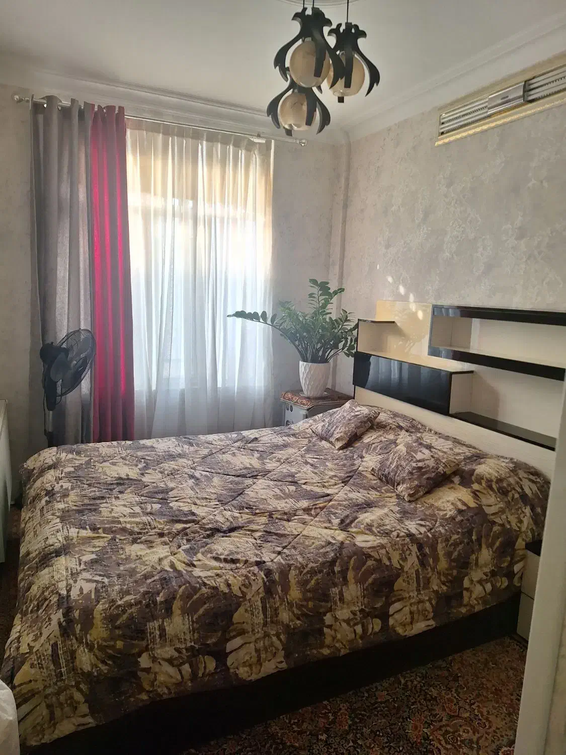 تخت دونفره به همراه دراور سفید ومشکی|تخت و سرویس خواب|تهران, نازی‌آباد|دیوار