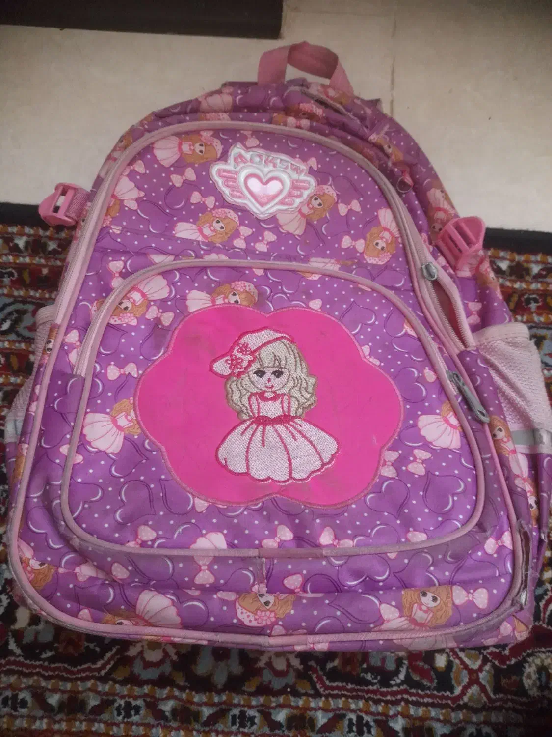 کیف مدرسه|کیف، کفش، کمربند|هشتگرد, شهرک آپادانا|دیوار