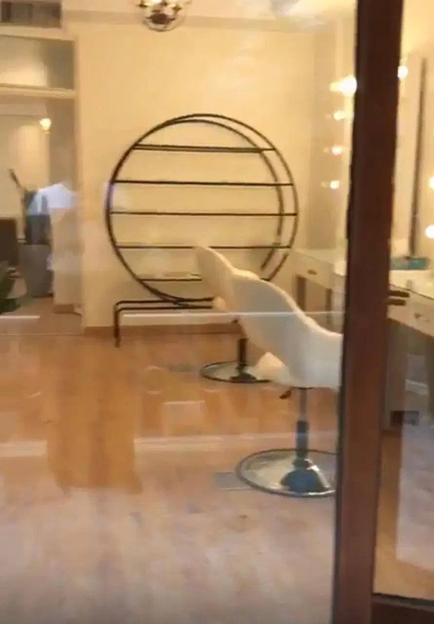 ویترین فلزی پینترستی همراه با طبقه های شیشه ای|بوفه، ویترین، کنسول|تهران, قلهک|دیوار