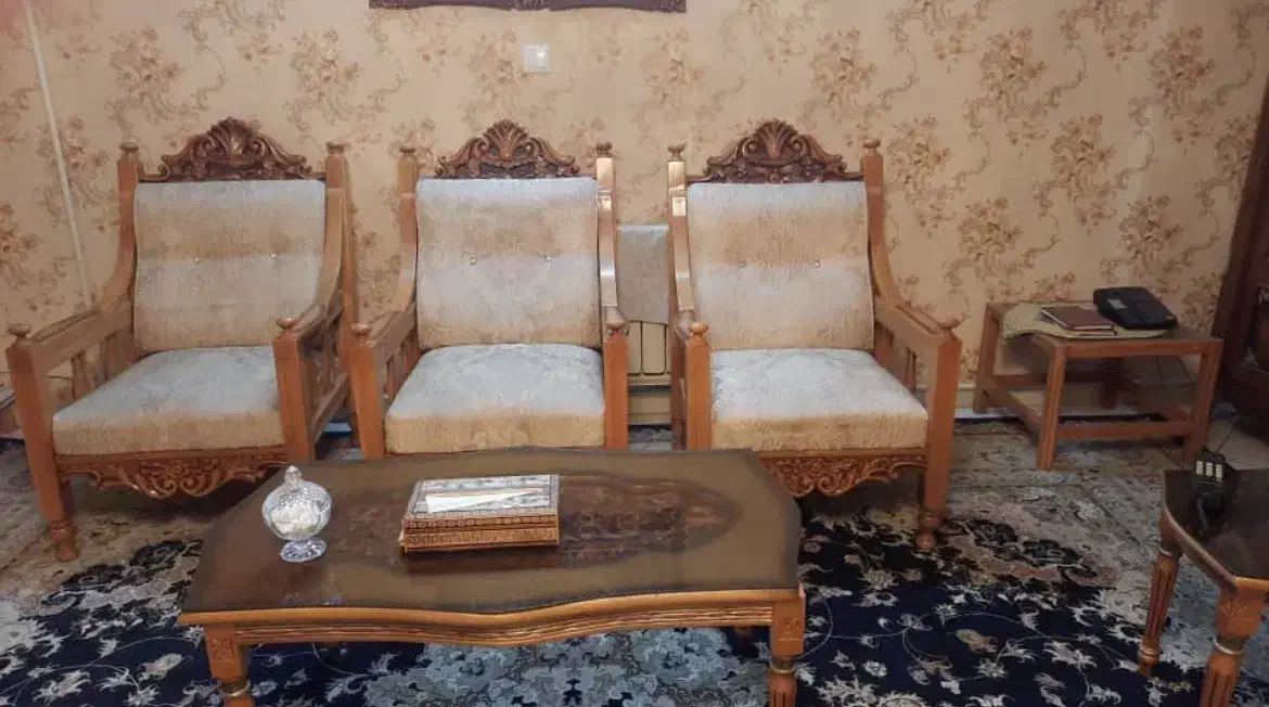 فروش فوری مبل راحتی هشت نفره با میز بزرگ چوب راش|مبلمان خانگی و میز عسلی|تهران, سازمان برنامه جنوبی|دیوار