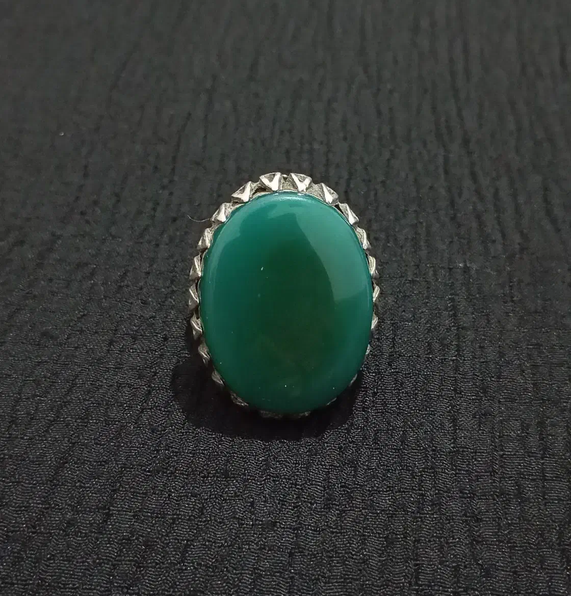 یک عدد انگشتر نقره درشت عقیق سبزیمنی|جواهرات|گرگان, |دیوار