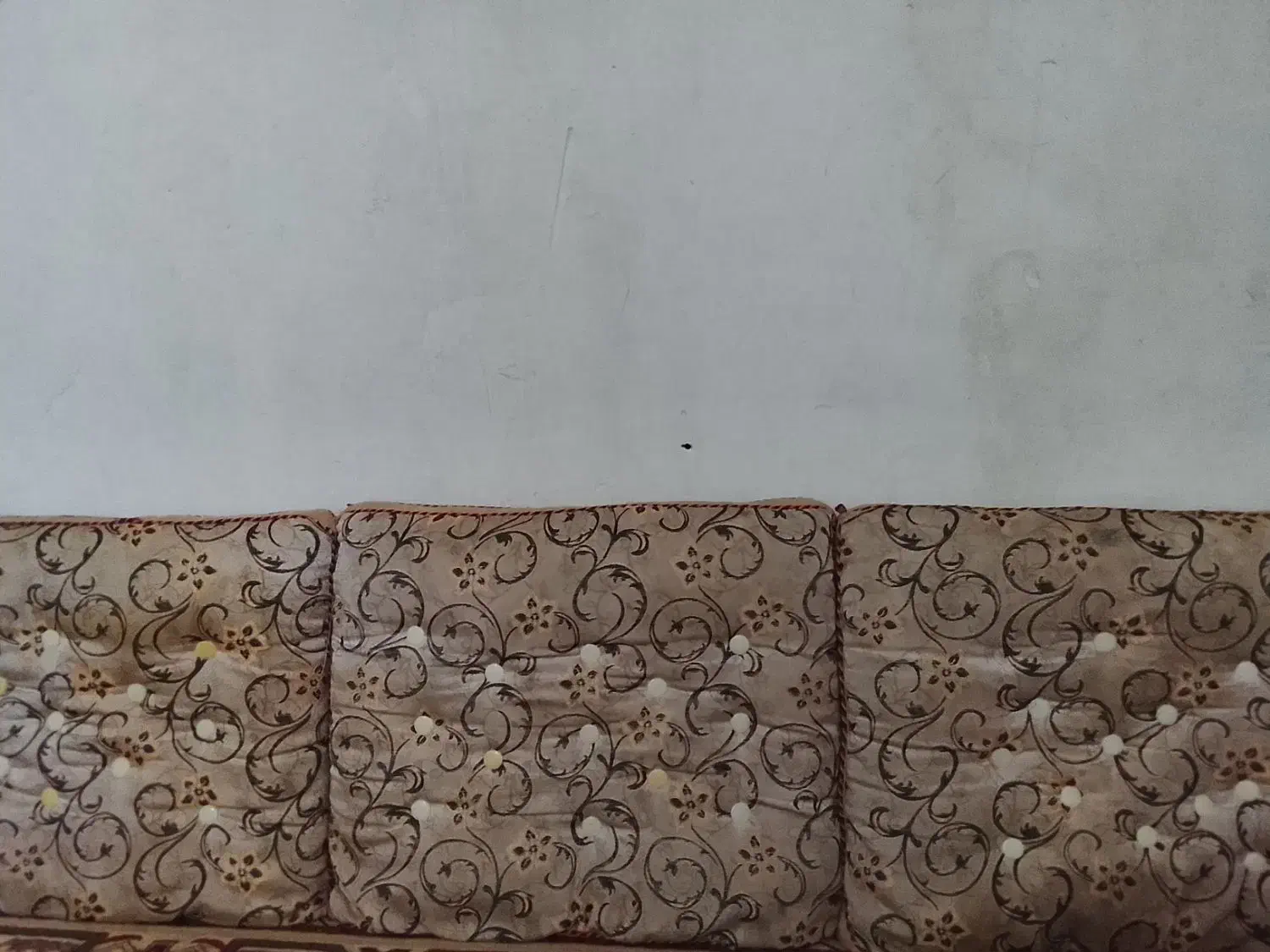 شیش عدد پشتی|پشتی|دهدشت, |دیوار