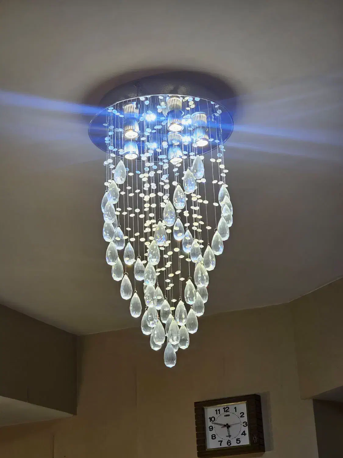 لوستر آویز|لوستر و چراغ آویز|شیراز, میرزاکوچک خان|دیوار