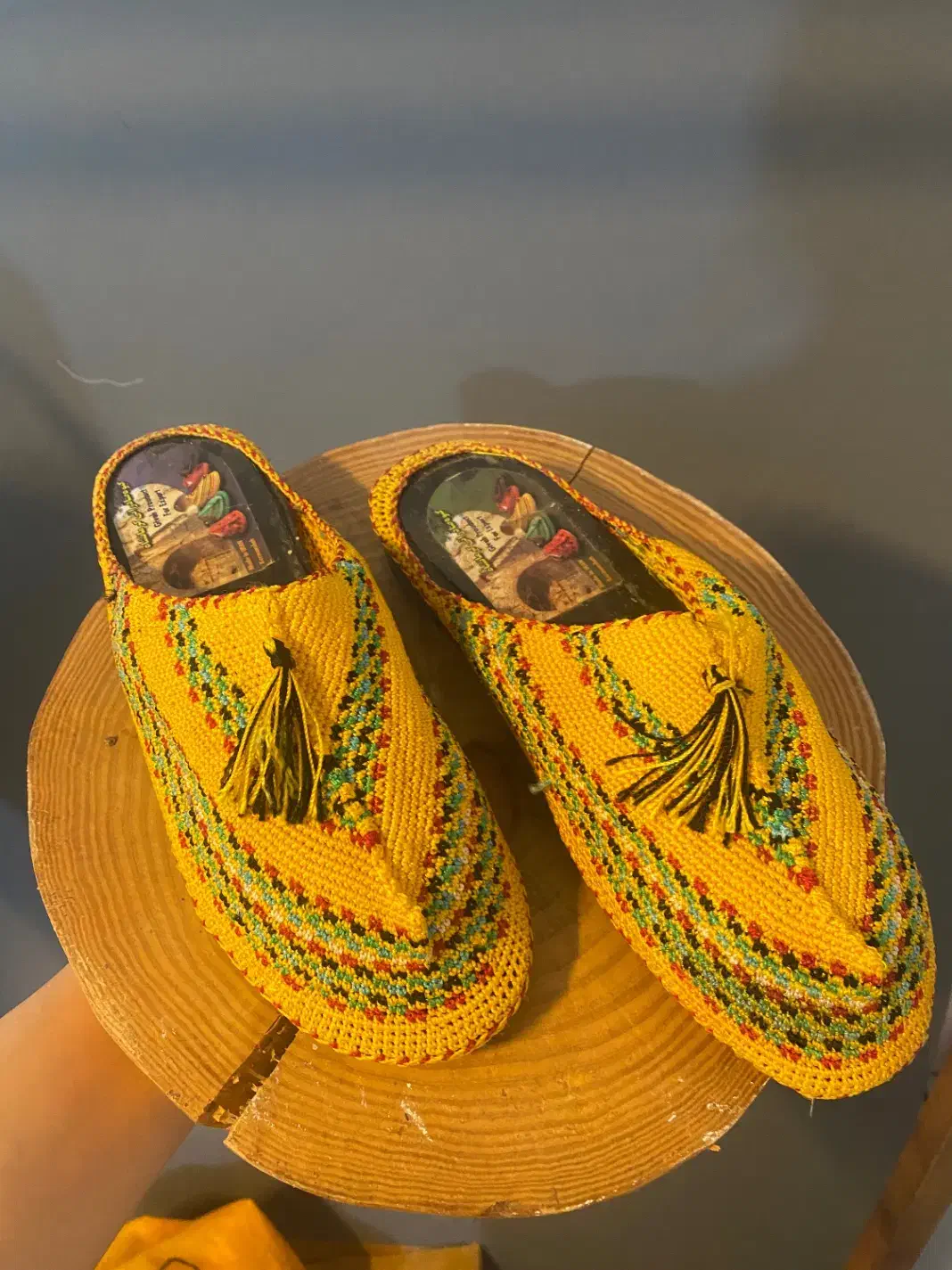 گیوه|کیف، کفش، کمربند|لاهیجان, کوی خزر|دیوار