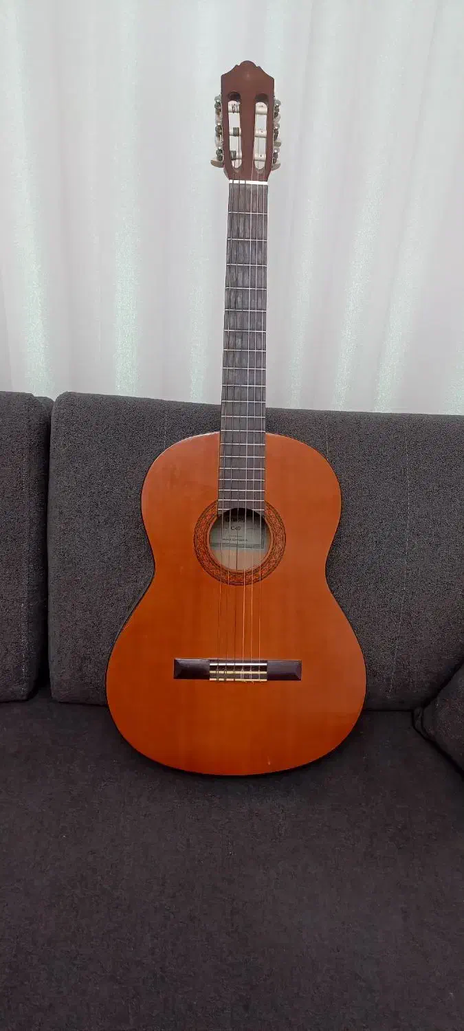 گیتار یاماها|گیتار، بیس، امپلیفایر|میانه, |دیوار