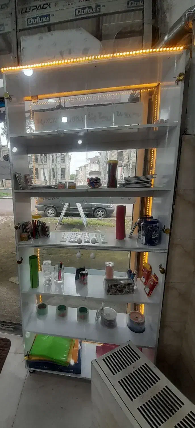 فروش پیشخوان وویترین  و۴عدد صندلی اداری|بوفه، ویترین، کنسول|فومن, |دیوار