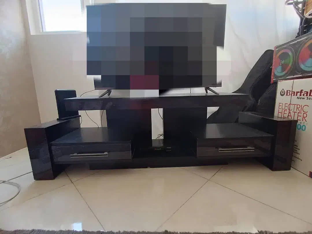 میزتلویزیون های گلاس در حد نو|میز تلویزیون|مشهد, الهیه|دیوار