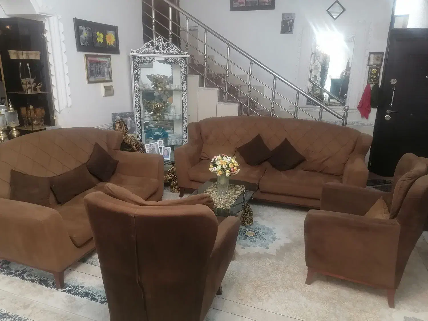 مبلمان راحتی ۷نفره درحدنو|مبلمان خانگی و میز عسلی|شیراز, گل سرخ|دیوار