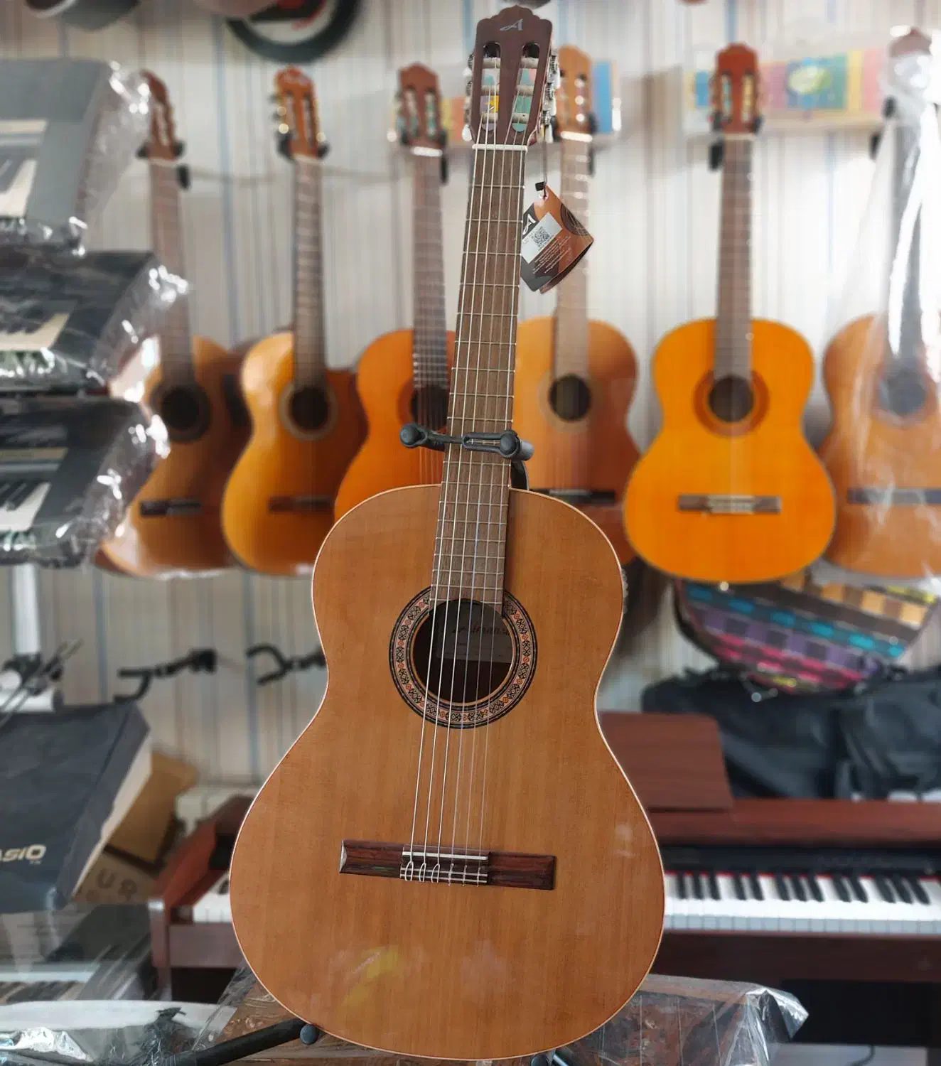 گیتار المنزا 401 آکبند و دست دوم در موزیک ارژنگ|گیتار، بیس، امپلیفایر|پردیس, فاز ۳|دیوار