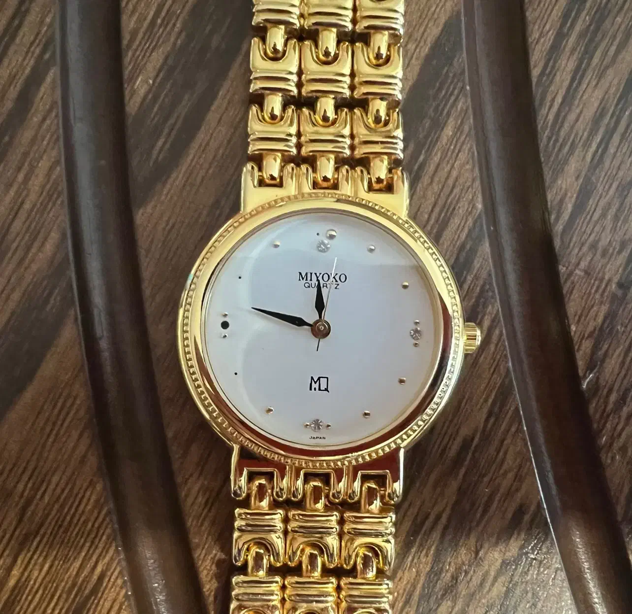 ساعت زنانه|ساعت|شیراز, بعثت|دیوار