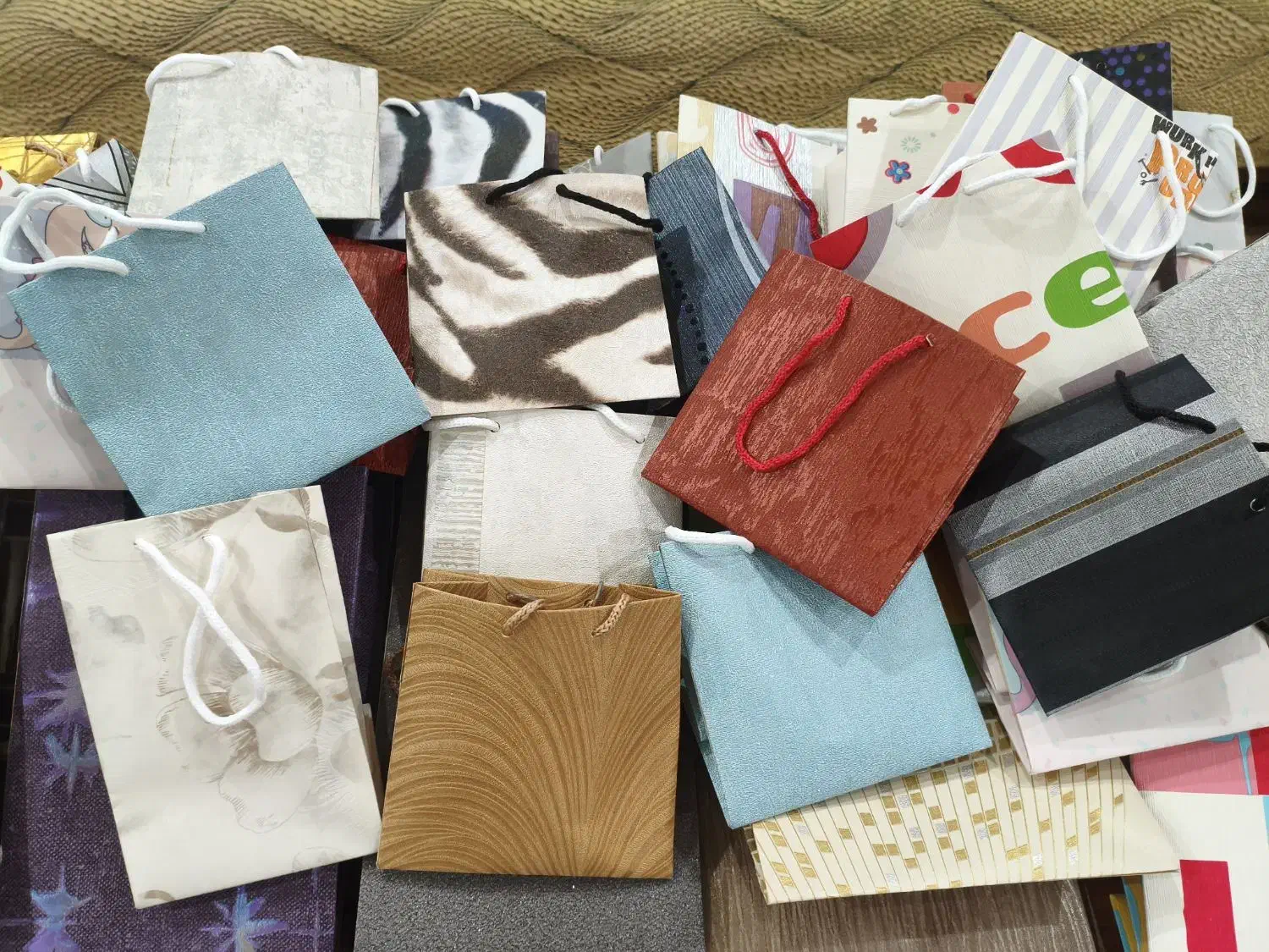 ساک|لوازم التحریر|رشت, رشتیان|دیوار