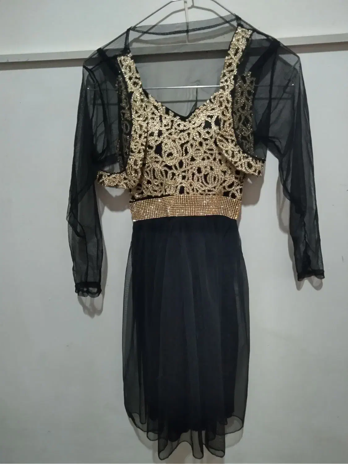 لباس وکفش مجلسی|لباس|زبرخان, |دیوار